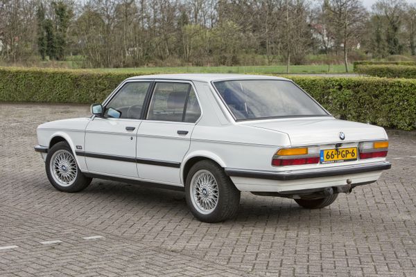BMW 535i (E28)