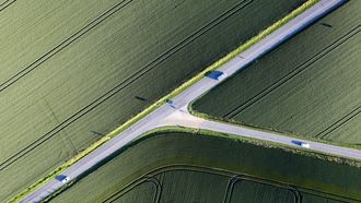 Drie auto’s op een T- of Y-splitsing, wie heeft er voorrang?