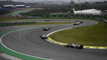 2022-11-13 20:31:56 Drivers race during the Formula One Brazil Grand Prix at the Autodromo Jose Carlos Pace racetrack, also known as Interlagos, in Sao Paulo, Brazil, on November 13, 2022. 
 
MAURO PIMENTEL / AFP