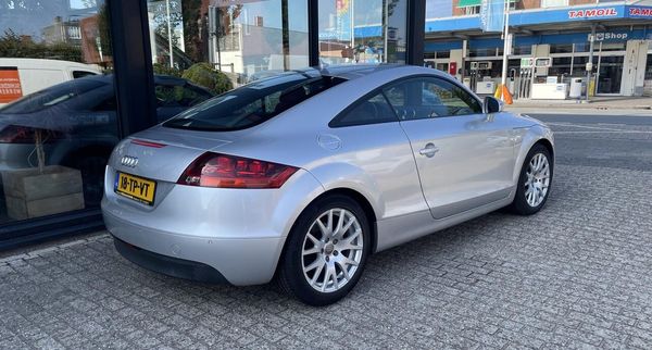Deze mooie liefhebbersauto koop je voor nog geen 10.000 euro