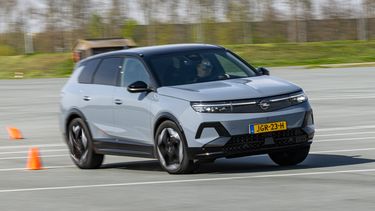 MG S6 vs. Opel Grandland: welke SUV is het best?