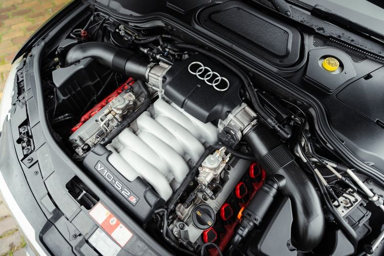 Audi S8 V10
