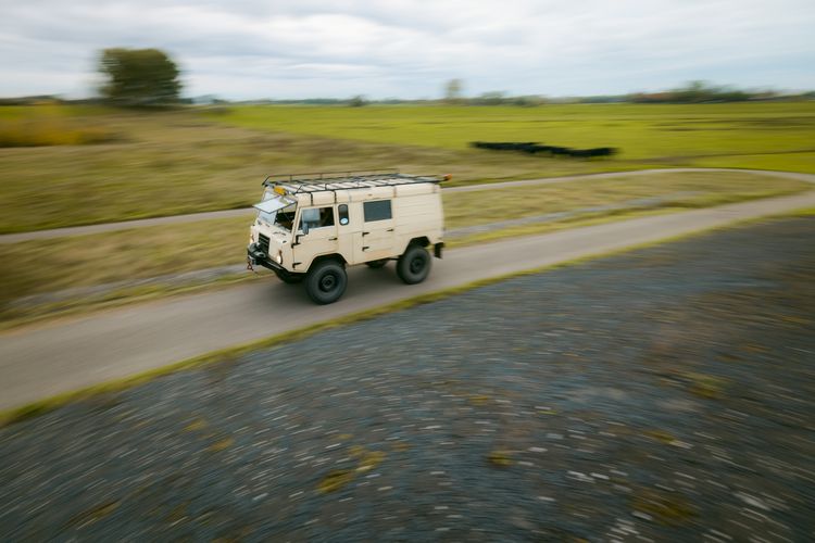 Robin (26) begon zonder ervaring overlanders te bouwen: 'Waar ben ik aan begonnen?'