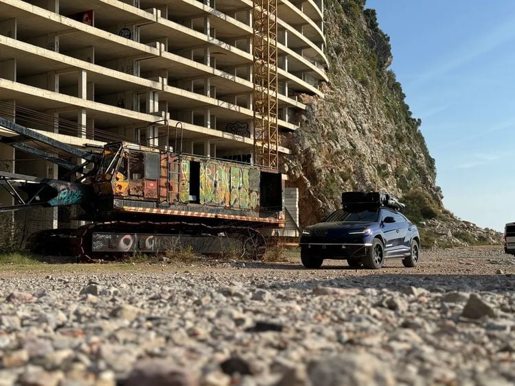 Man verkoopt huis om rond te reizen in Lamborghini-camper