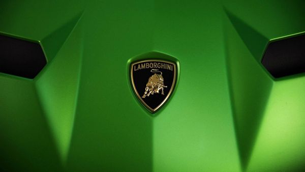 Lamborghini Aventador SVJ-teaserxx