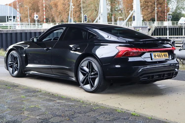 Audi’s supercoupé kost nog maar 30 procent van nieuwprijs, maar hij lijkt een stuk duurder