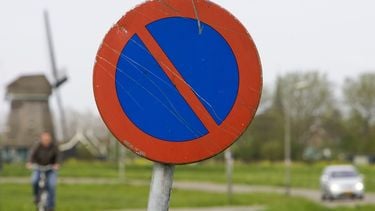 Parkeerverbod? Je mag in deze straat gewoon je auto neerzetten