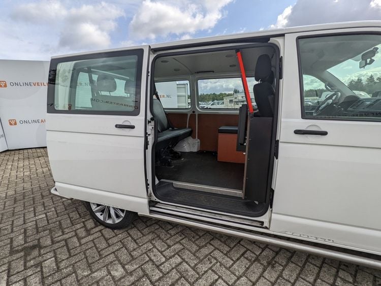 Nederlandse overheid verkoopt nu oude politiebusjes