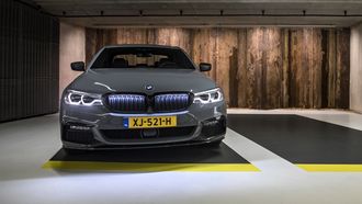 BMW 540i grille verlicht