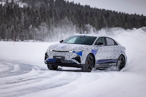 Alpine A390