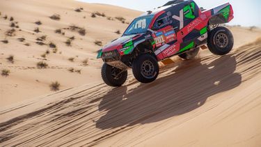 epa11068064 Saudi driver Yazeed Al Rajhi drives his Toyota Hilux Overdrive of Overdrive Racing during stage 5 of the 2024 Rally Dakar from Al Hofuf to Shubaytah, Saudi Arabia, 10 January 2024.  EPA/Gerard Laurenssen