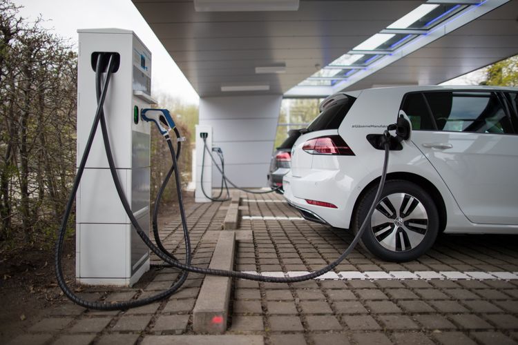 Volkswagen AG Unveil Solar Powered E-charging Station