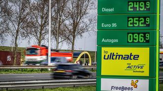 Nog geen accijnsverlaging op brandstof in Nederland: in deze landen maakt de overheid benzine al wel goedkoper