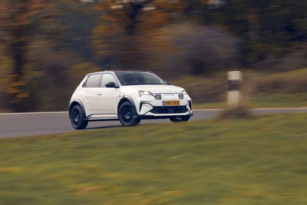 Op deze route kun je erg leuk rijden en krijg je geen boete - Stuurmanswegen Alpine A290 GTS
