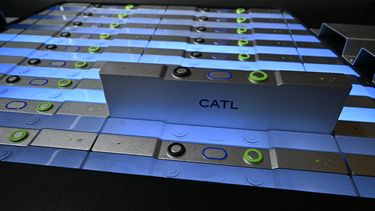 Techneuten vinden oplossing voor accuprobleem elektrische auto’s: “Deze batterij gaat 1,8 miljoen kilometer mee”