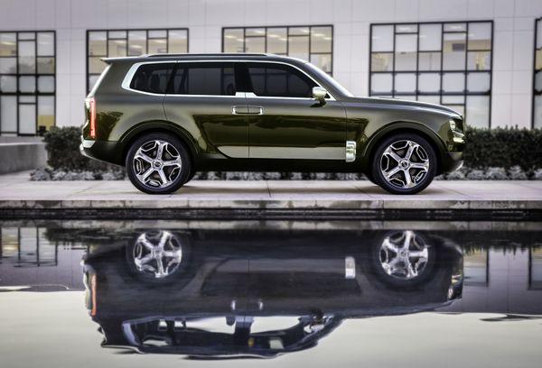 Kia Telluride_side