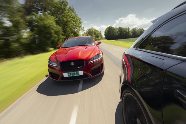 Audi RS 6 vs. Jaguar XFR-S: dit is de ultieme powerstation met een topsnelheid van 250+ km/h