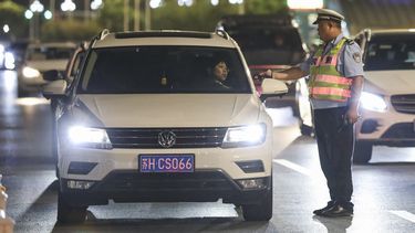 China auto Chinese automobilist automobilisten verkeer regels camera camera's
