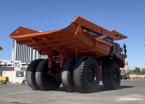 Hitachi EH4000AC-5 vrachtwagen mijnbouw kipper truck