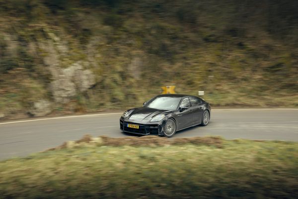 BMW M5 vs. Porsche Panamera: welke rijdt écht het leukst?