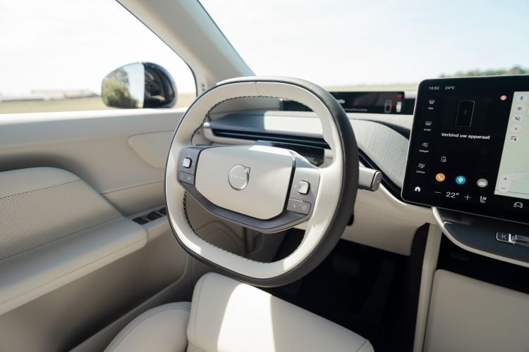 Stuurwiel en scherm van de Volvo EX60