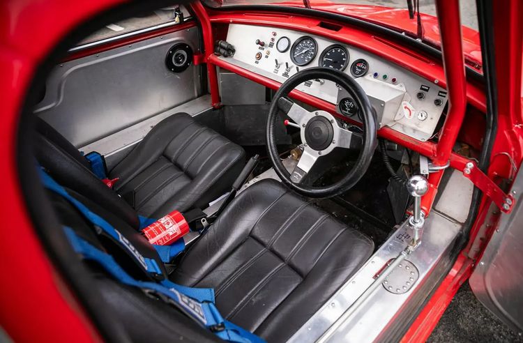 Te koop: Mini met middenmotor-V8
