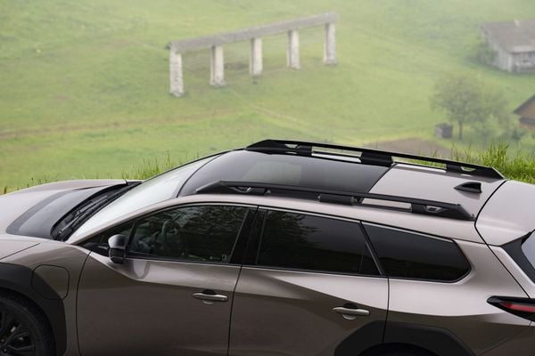 Dakrails van de Toyota bZ4X Touring
