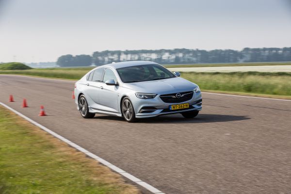 Opel Insignia triotest - Autovisie.nl