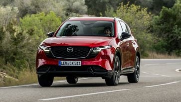 141 pk en toch de populairste trekauto: kan de nieuwe Mazda CX-5 de Nederlander opnieuw overtuigen?