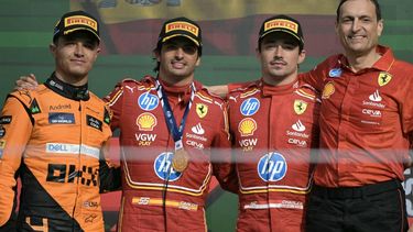 Ferrari's Spanish driver Carlos Sainz (2nd L) McLaren's British driver Lando Norris (L), Ferrari's Monegasque driver Charles Leclerc (2nd R) and Ferrari's race engineer Riccardo Adami pose for a picture in the podium after Mexico City Formula One Grand Prix at the Hermanos Rodriguez racetrack, in Mexico City on October 27, 2024. 
YURI CORTEZ / AFP