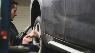 Geen CV of diploma: BMW haalt zijn automonteurs van Reddit