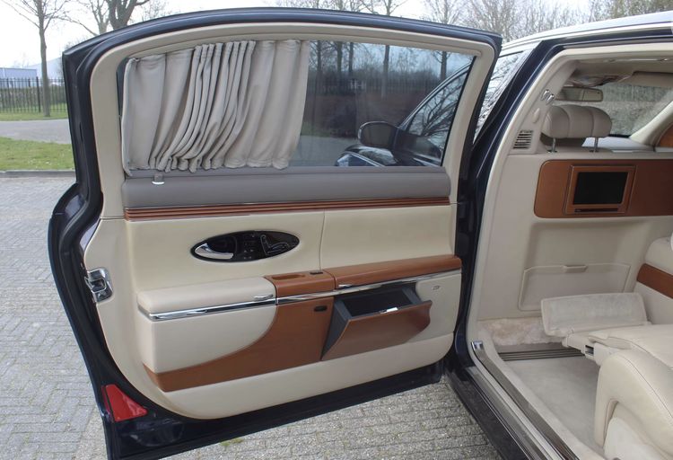 Met goedkoopste Maybach rijd je zo langs NAVO-blokkades