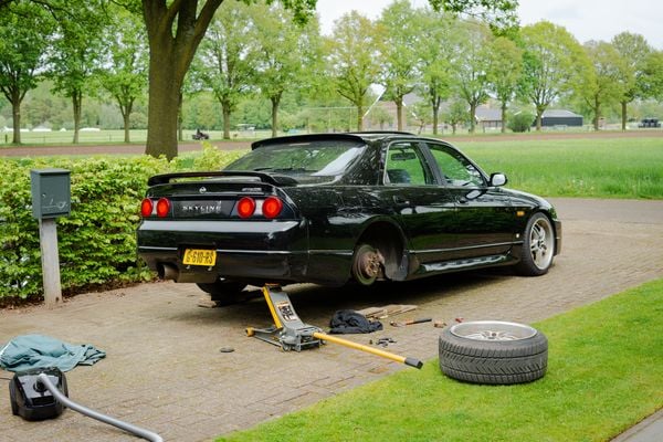 Geld besparen? Deze autoklusjes kan ook jij gemakkelijk uitvoeren