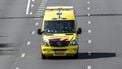 Mag je over een doorgetrokken streep rijden om plaats te maken voor een ambulance?