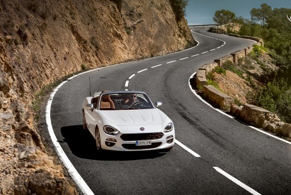 Deze Italiaanse cabrio is nu een betaalbare occasion