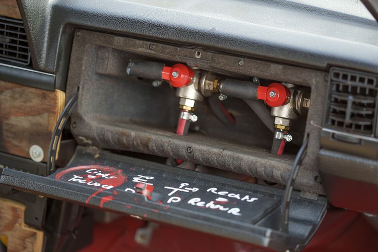 Volvo 240, brandstof, plastic afval