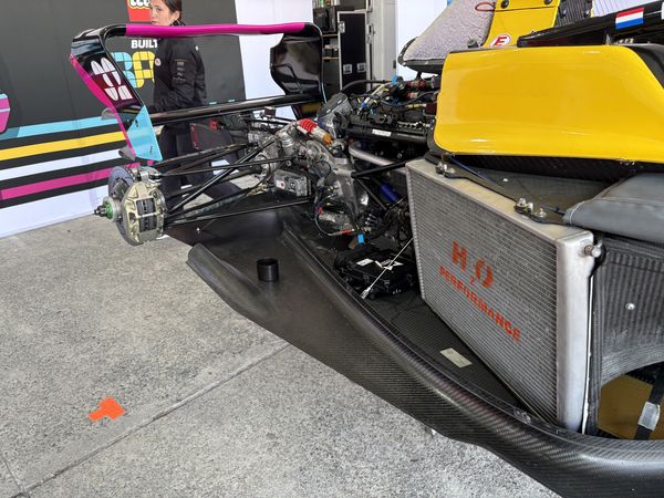 Max Verstappen niet enige Nederlander tijdens F1 Shanghai: Esmee (20) – “Ontevreden als ik niet win”