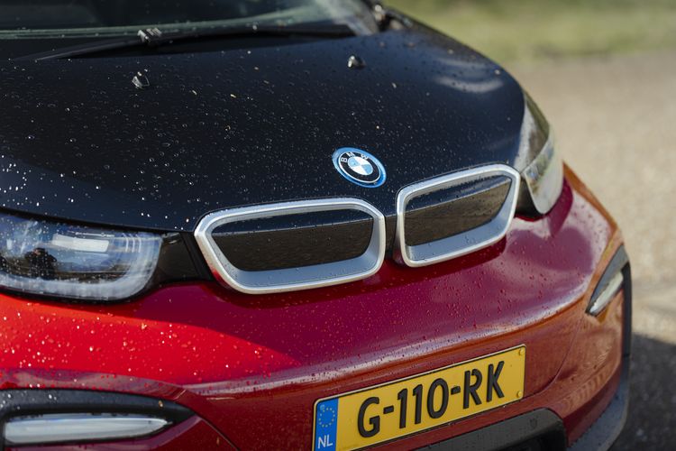Ben je op zoek naar een leuke elektrische occasion die betaalbaar, licht en bijzonder is? Dan ben je bij de BMW i3 aan het juiste adres.
