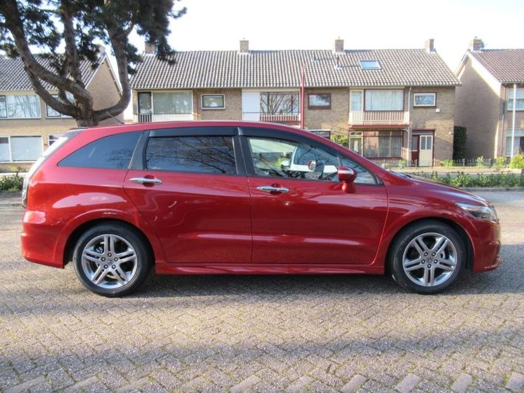 Deze zevenzits JDM-auto is nu een betaalbare occasion