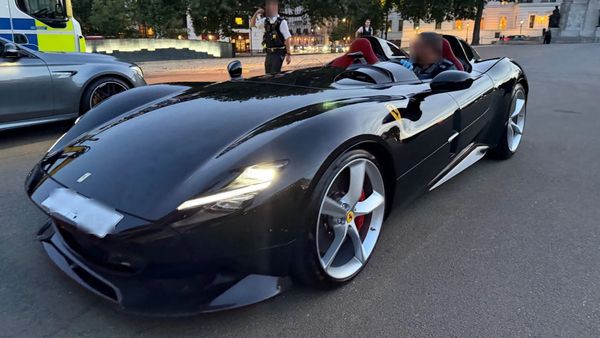 Politie Londen neemt supercars in beslag