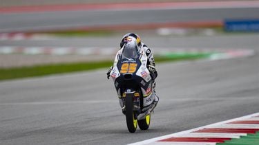 epa11722327 Intact GP rider Collin Veijer of Netherlands in action during a Moto3 free practice session for the Motorcycling Solidarity Grand Prix of Barcelona, in Barcelona, Spain, 15 November 2024. The Motorcycling Solidarity Grand Prix of Barcelona is held at the Circuit de Barcelona-Catalunya racetrack on 17 November 2024 replacing the Grand Prix of Valencia season ender.  EPA/Siu Wu