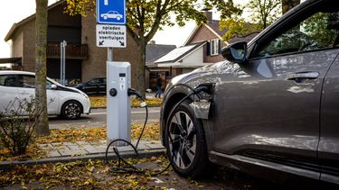 laadpaal kosten publieke laadpaal laadpalen laden elektrische auto EV