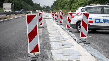 draadloos laden Duitsland snelweg weg wegdek elektrische auto