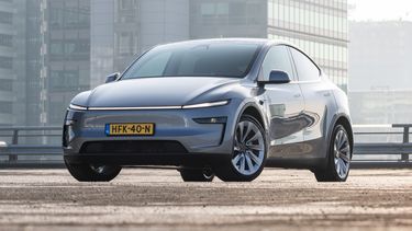 Tesla Model Y Tesla Full Self-Driving (Supervised) FSD zelfrijdende auto autonoom rijden Euro NCAP Grok