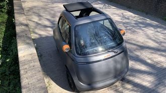 Duurtest: flaneren langs de Amsterdamse gracht in een Microlino