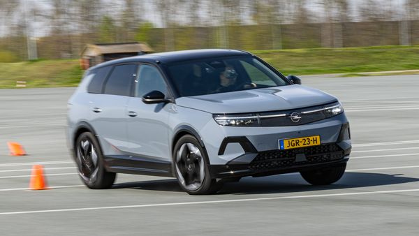 MG S6 vs. Opel Grandland: welke SUV is het best?