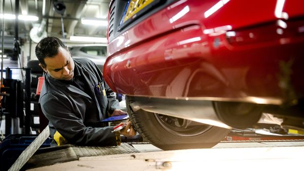 Apk algemene periodieke keuring hoe vaak kosten prijs wanneer waar herkeuren gaspedaal.nl