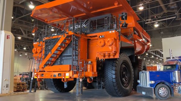 Hitachi EH4000AC-5 vrachtwagen mijnbouw kipper truck