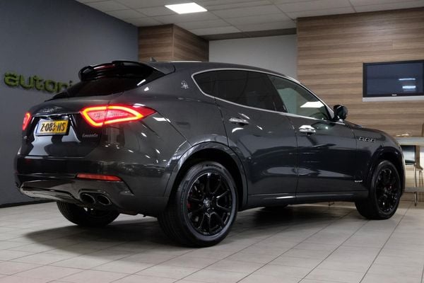 Maserati Levante S voor geld van een Golf