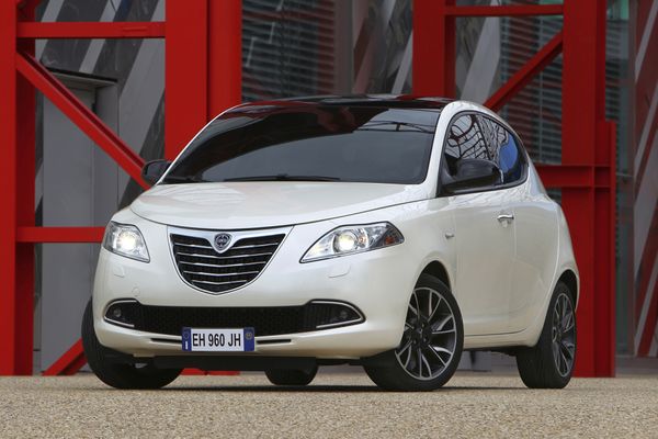 Lancia Ypsilon